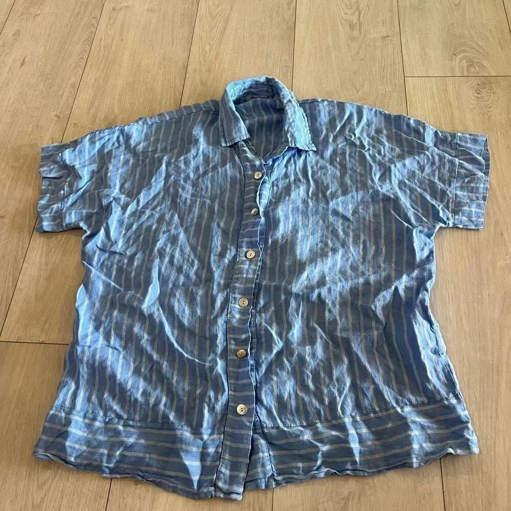 Meo Meli light blue and white striped shortsleeved button-down shirt size os
